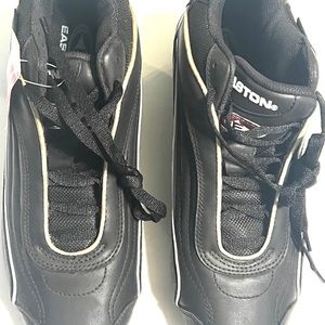 Brand New Pair Easton Baseball Thunder Cleats Size 8.5, metal spikes M1548